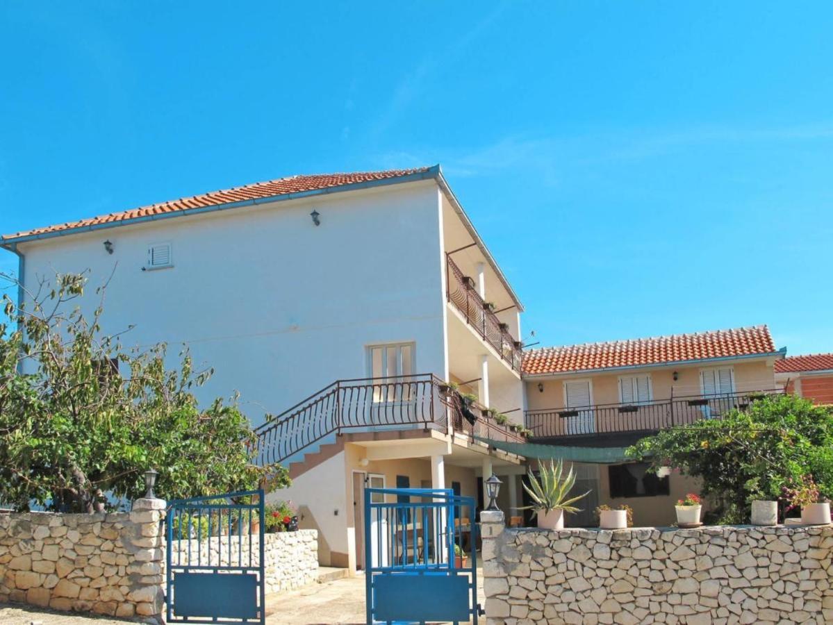 Apartments Diana Vinisce Marina Bagian luar foto